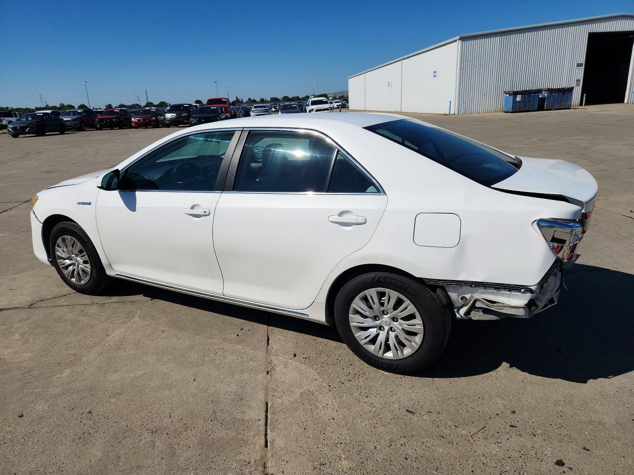 2013 Toyota Camry Hybrid Le - Image 2