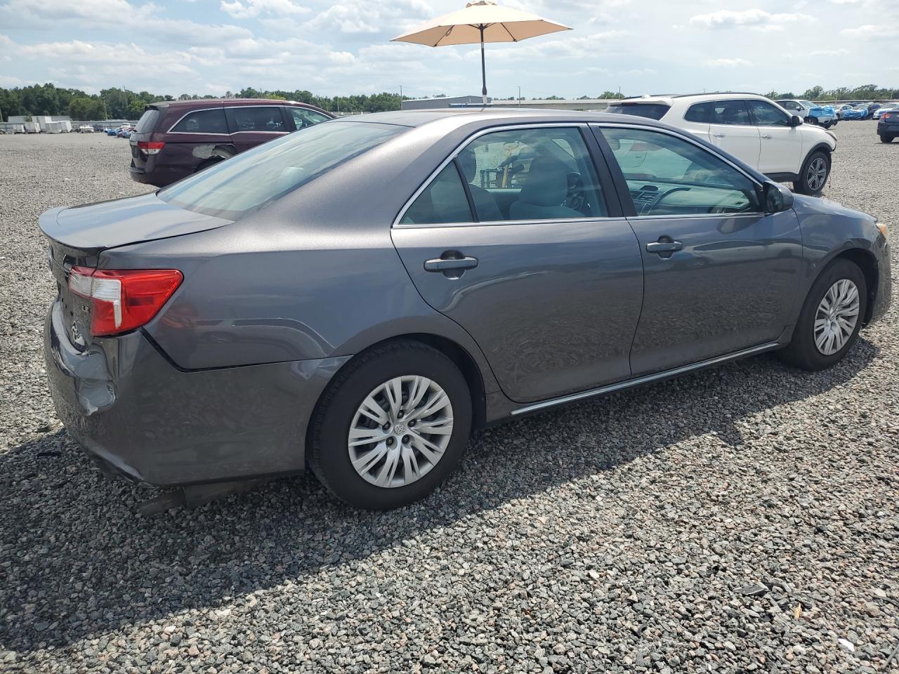 2014 Toyota Camry Le - Фото 3