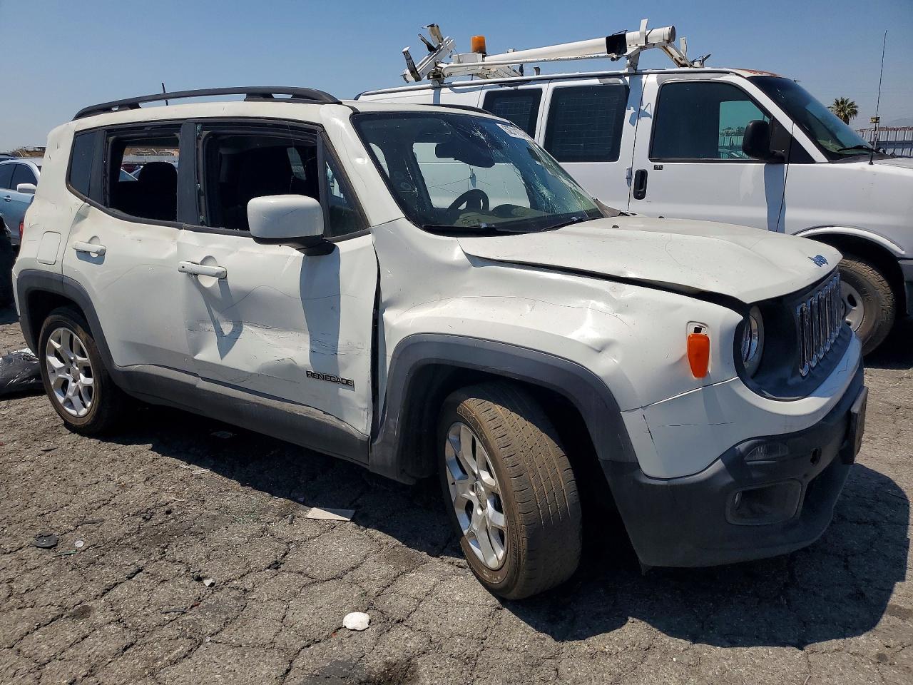 2015 Jeep Renegade Latitude - Image 4