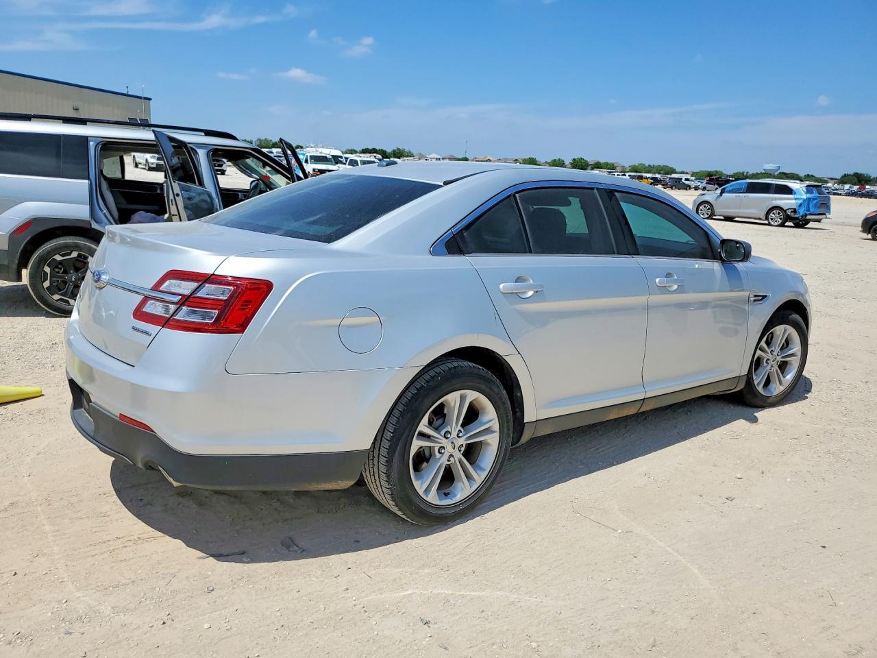 2016 Ford Taurus Se - Image 5