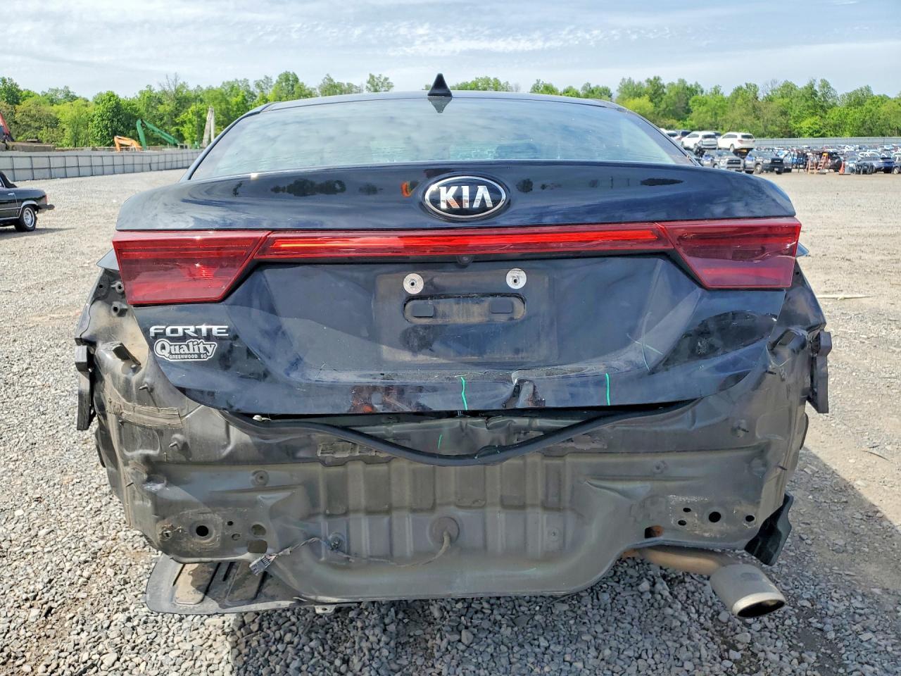 2021 Kia Forte Lxs - Image 6