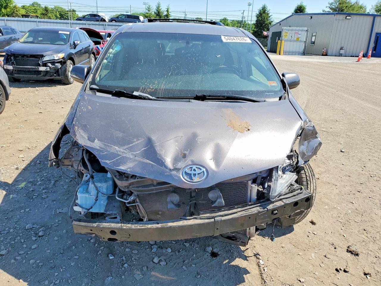 2017 Toyota Sienna Xle 8-Passenger - Фото 5