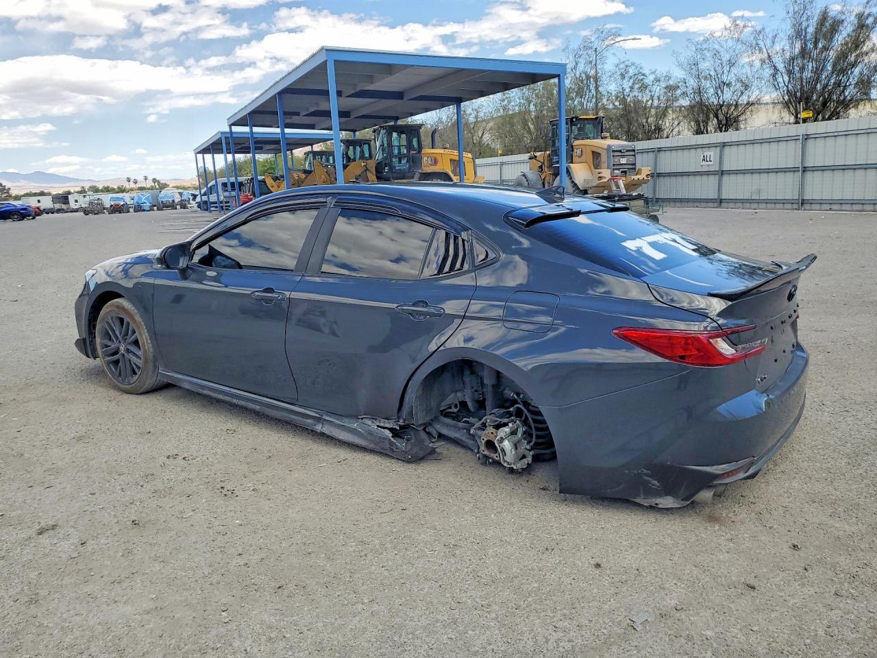 2025 Toyota Camry Se - Фото 2