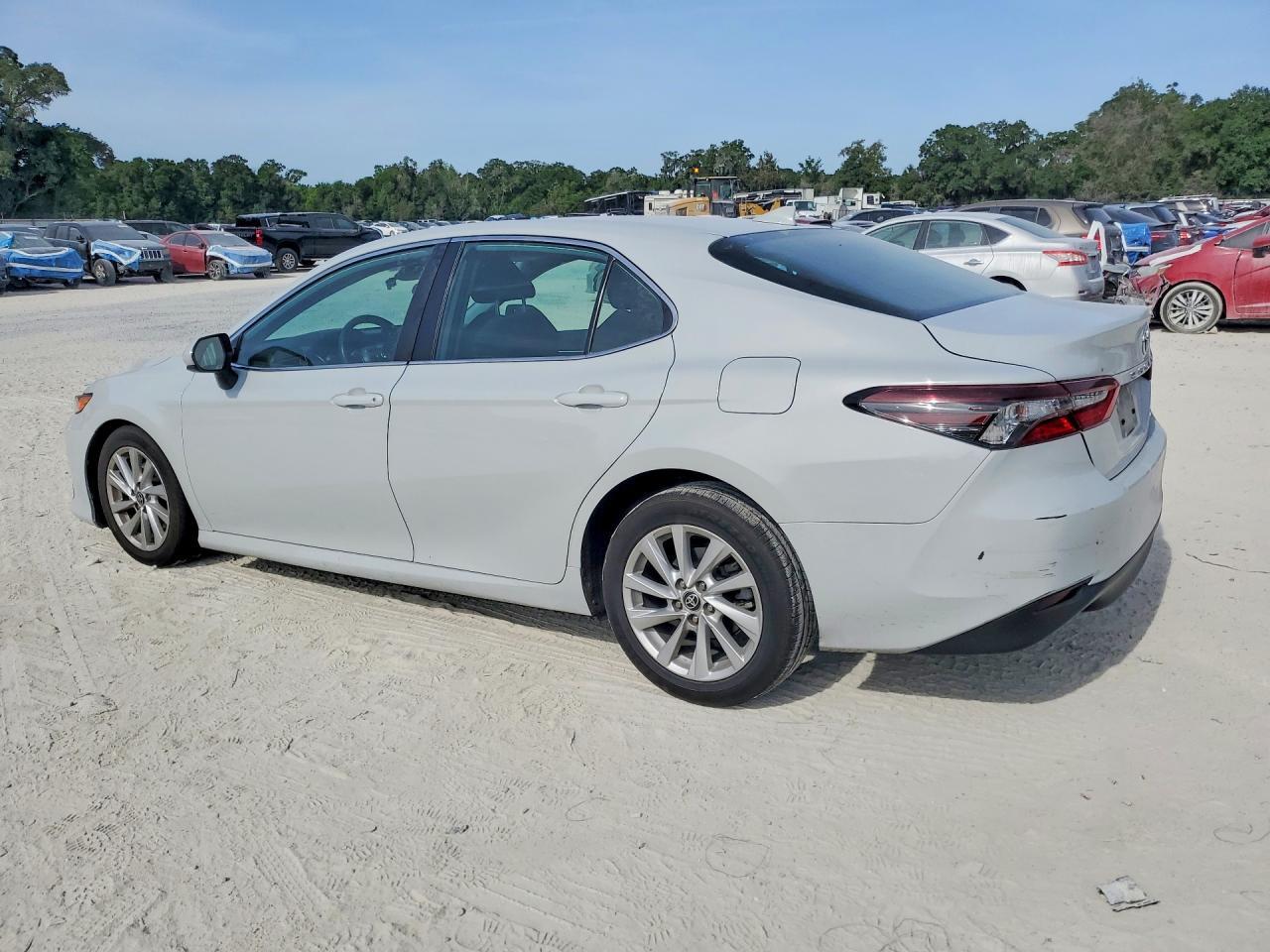 2024 Toyota Camry Le - Фото 2