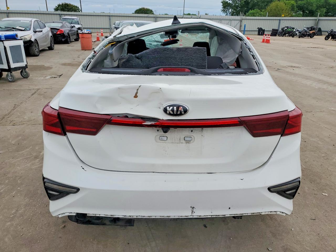 2021 Kia Forte Fe - Image 6