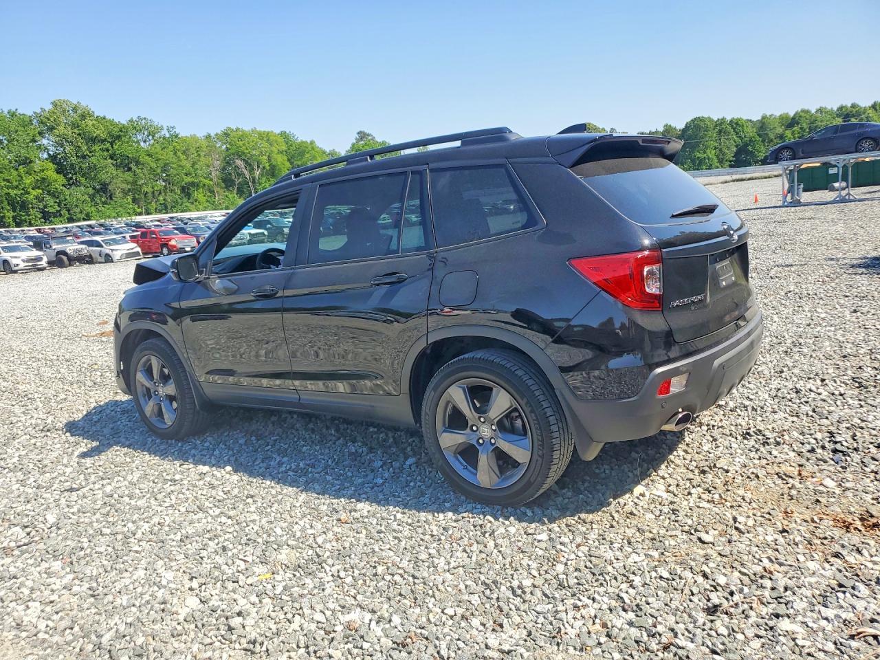 2021 Honda Passport Touring - Image 2