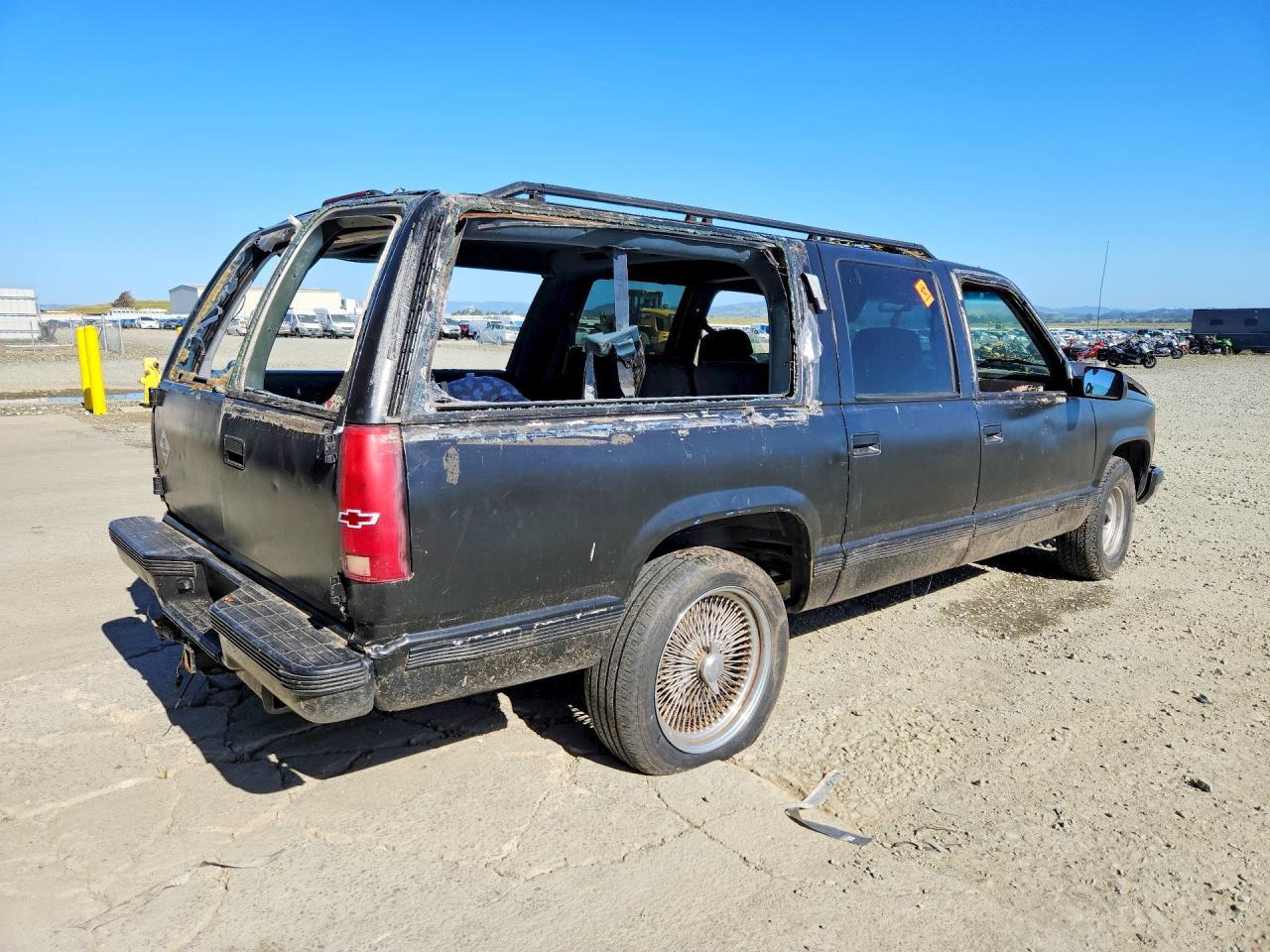1994 Chevrolet Suburban C1500 - Фото 3