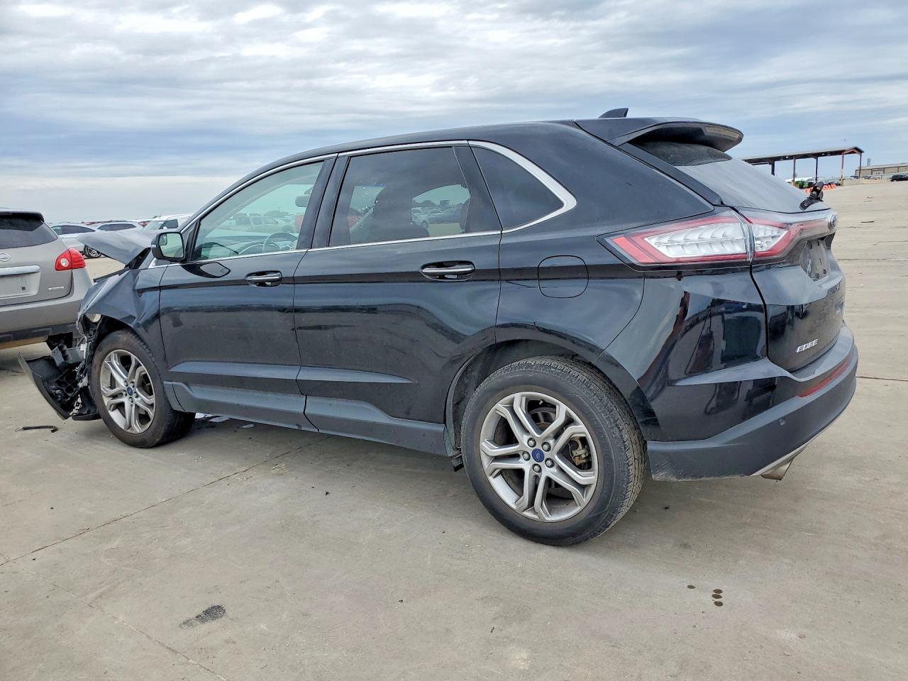 2016 Ford Edge Titanium - Image 2