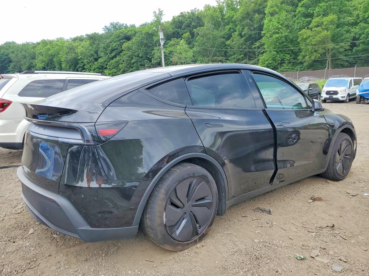 2026 Tesla Model Y - Фото 3