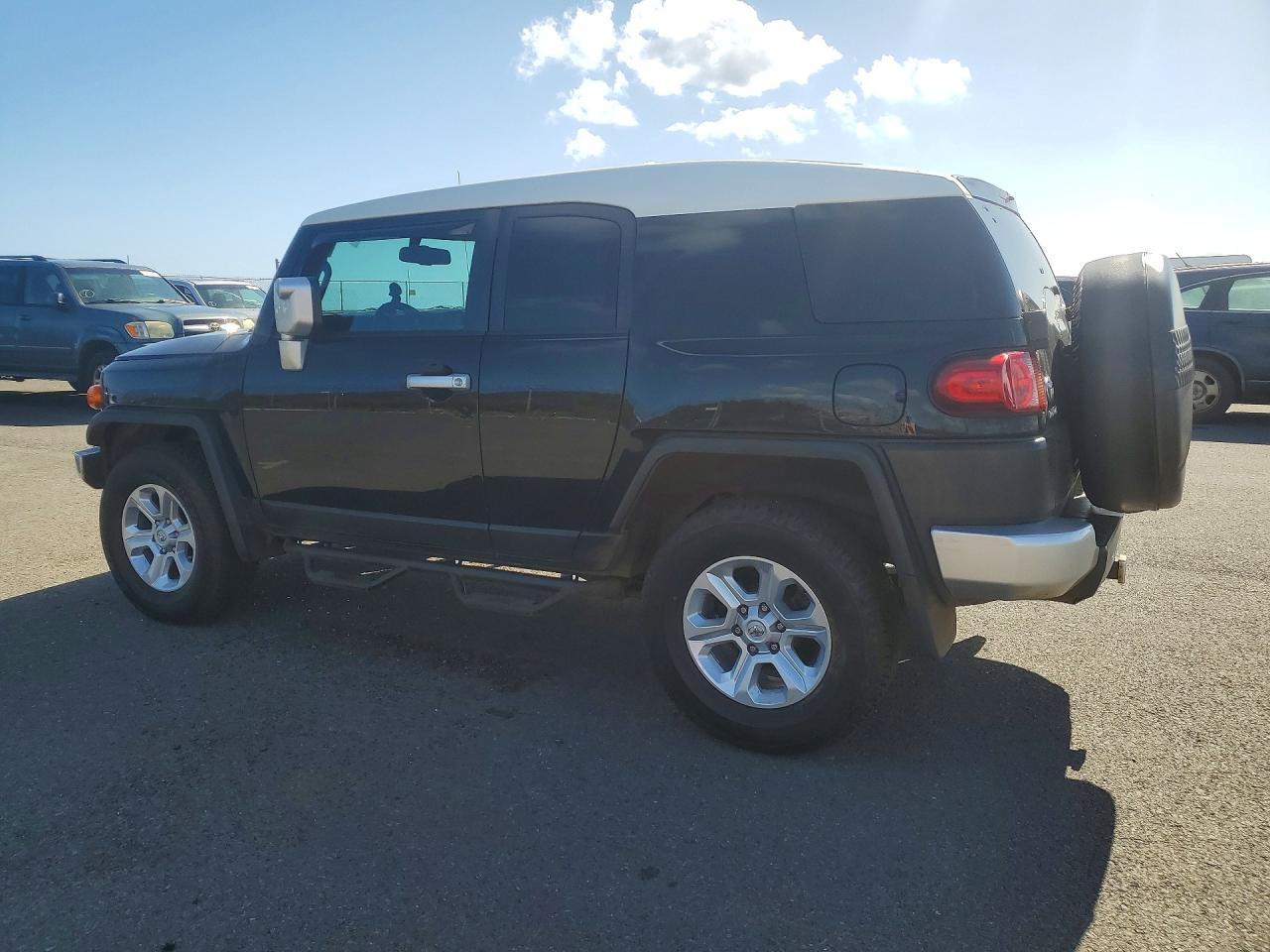 2011 Toyota Fj Cruiser Base - Image 2