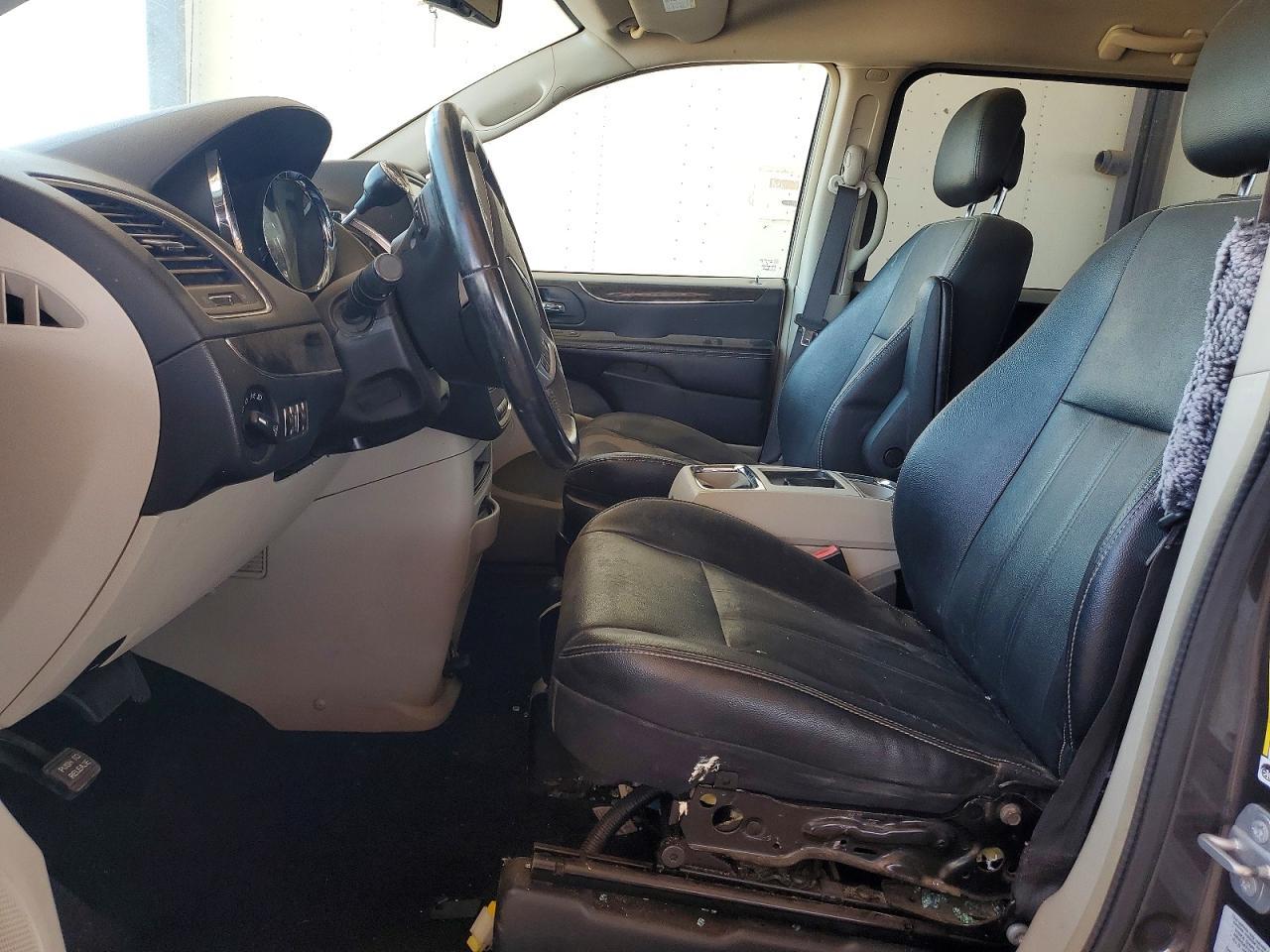 2016 Chrysler Town & Country Touring - Фото 7