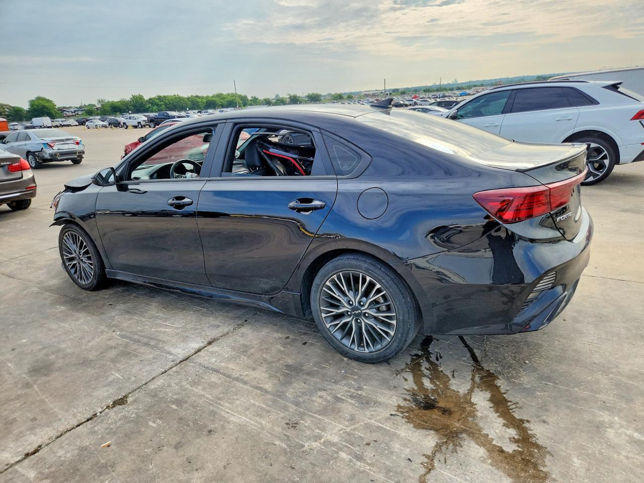 2023 Kia Forte Gt Line - Image 2
