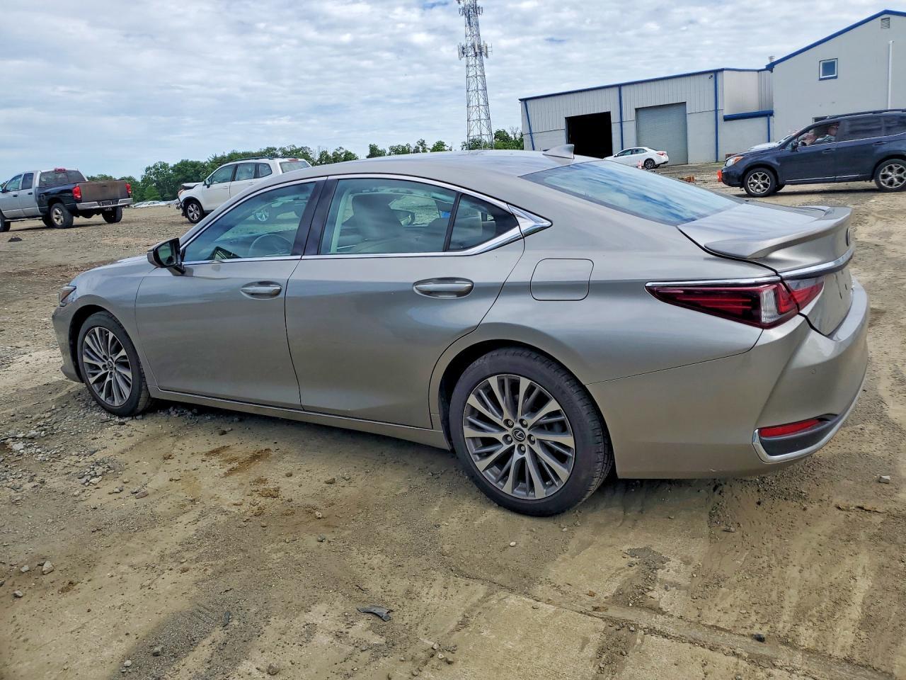 2021 Lexus Es 250 Base - Фото 2
