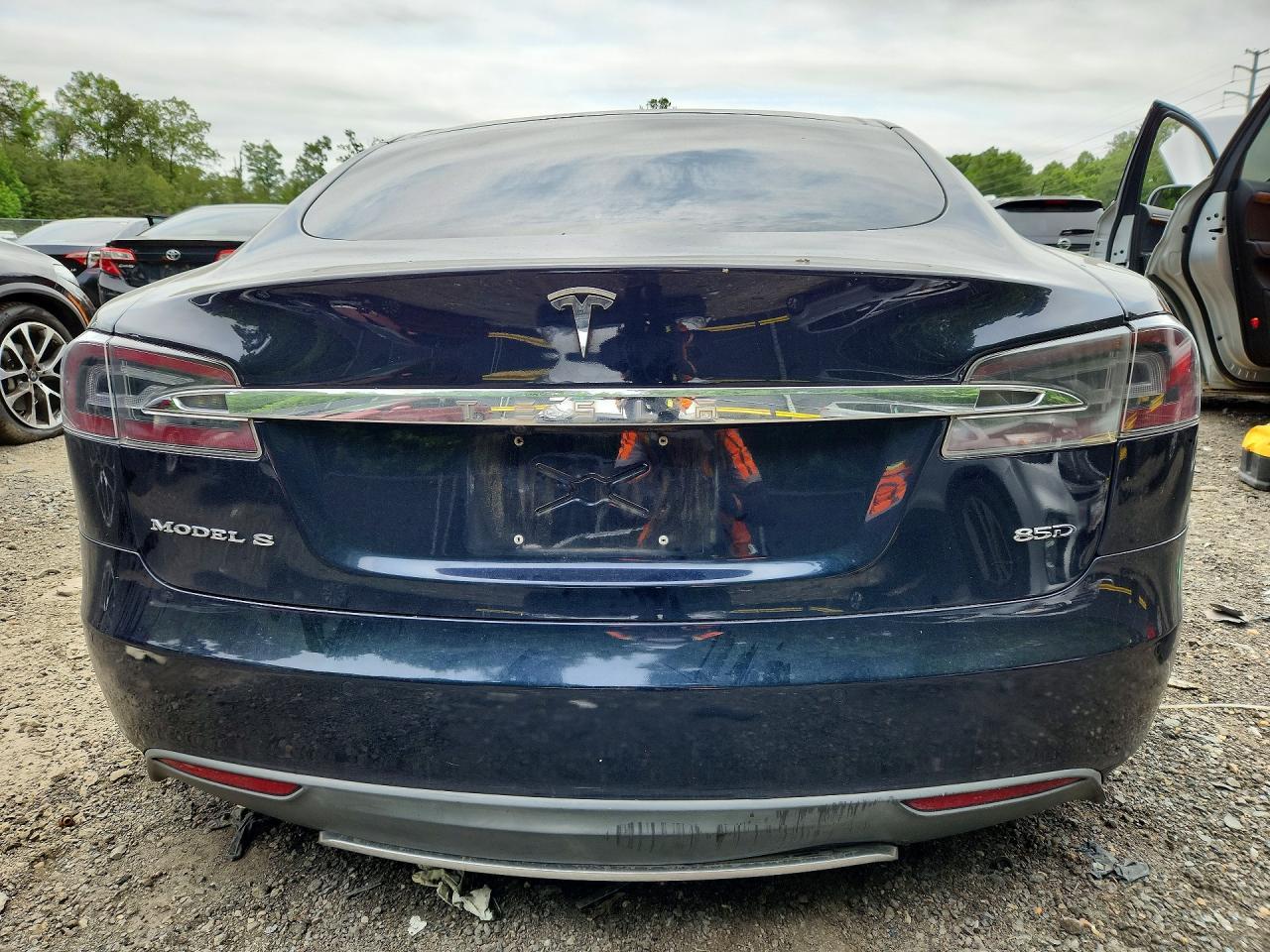2015 Tesla Model S 85D - Image 6
