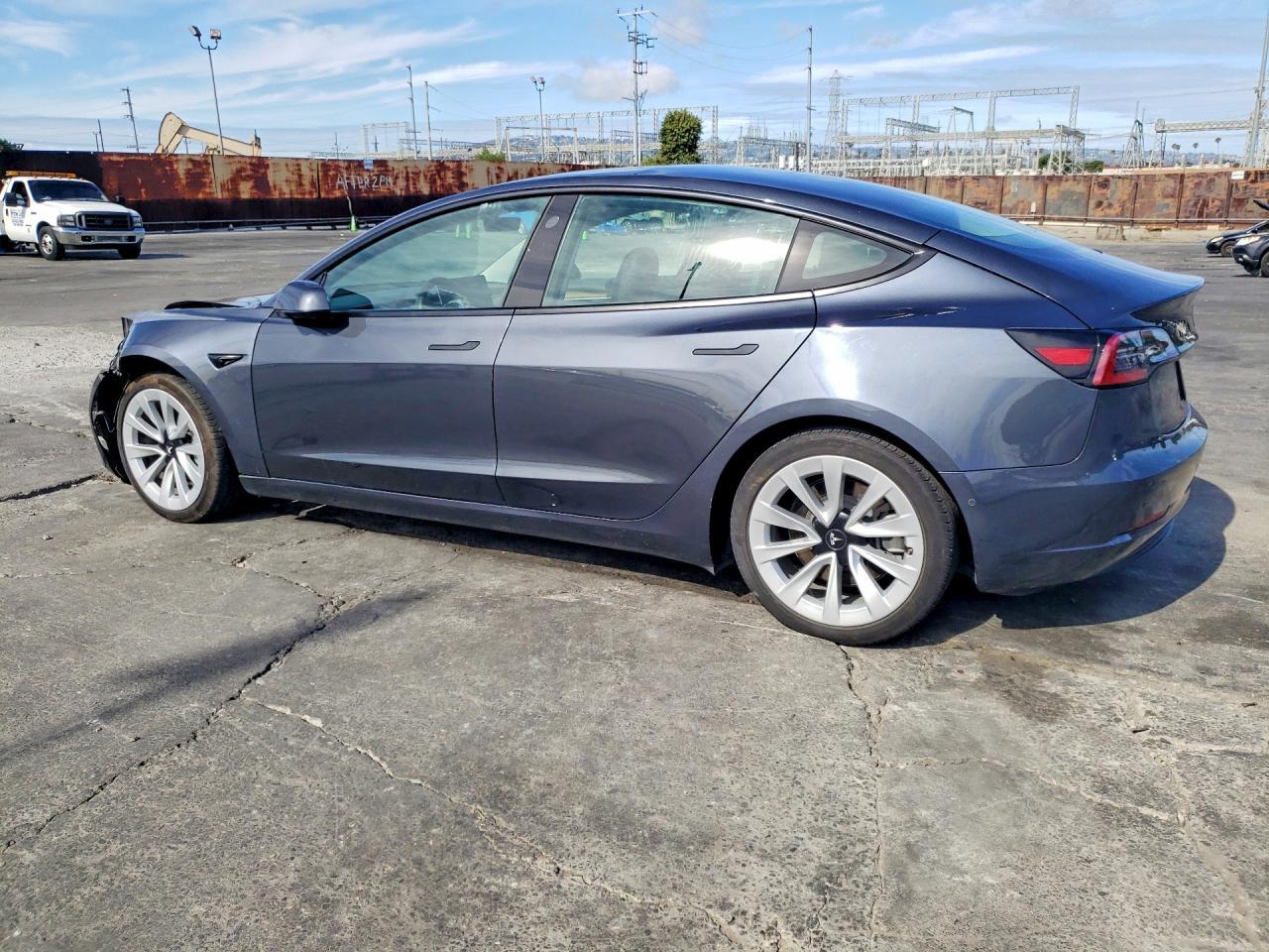 2022 Tesla Model 3 - Фото 2