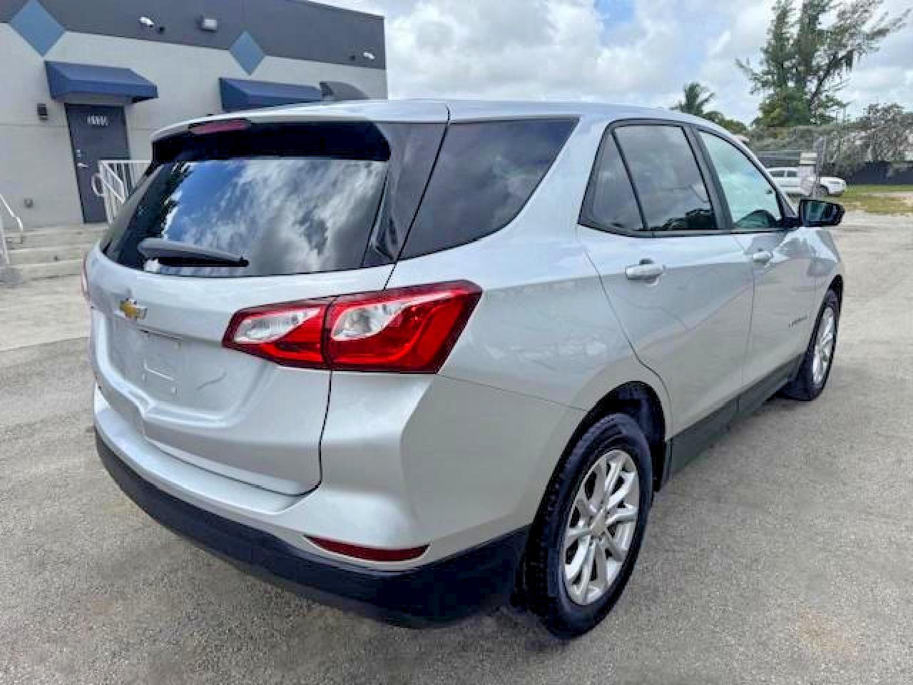 2020 Chevrolet Equinox Ls - Image 3