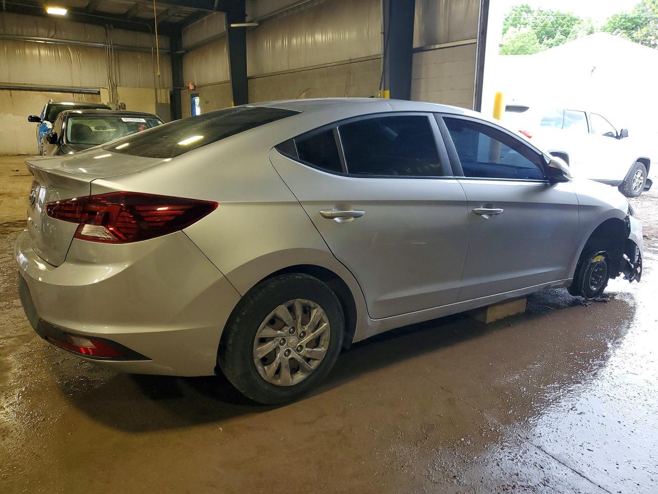 2020 Hyundai Elantra Se - Image 3