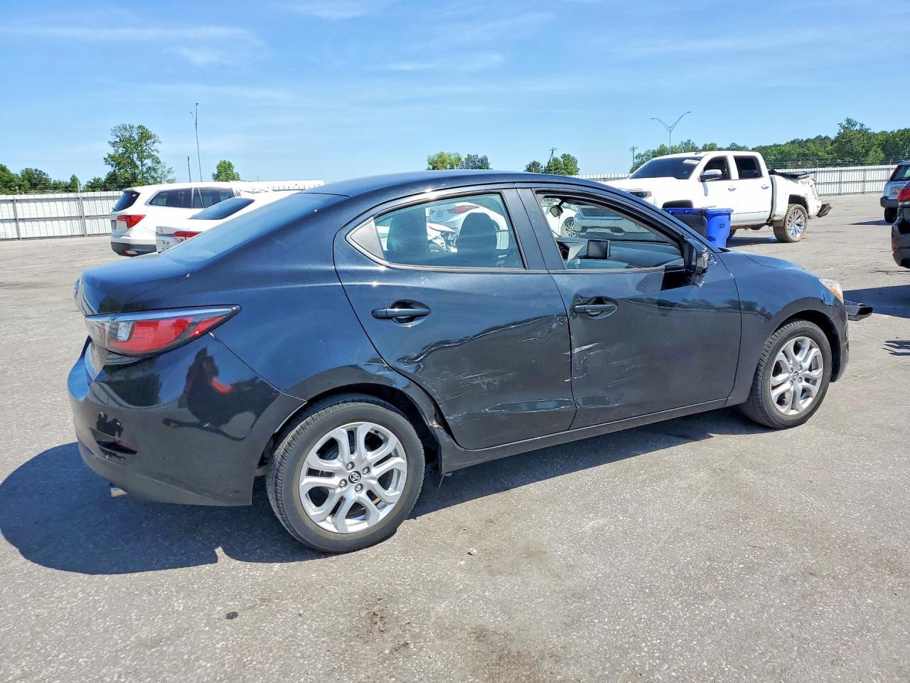 2017 Toyota Yaris Ia Base - Image 3