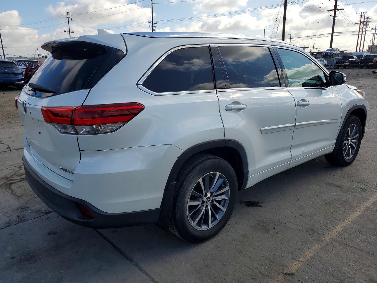 2017 Toyota Highlander Xle - Фото 3