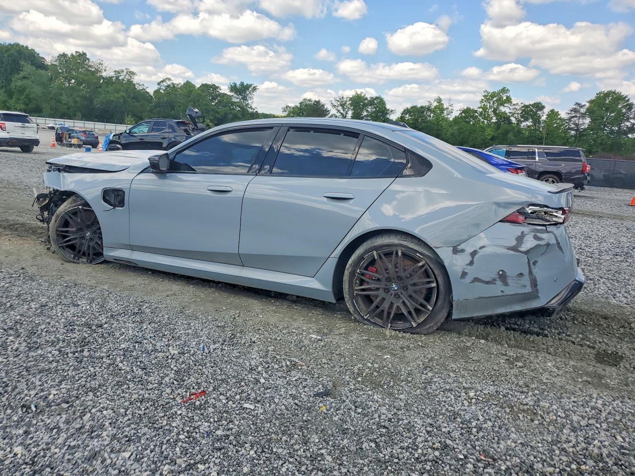 2026 BMW M5 - Фото 2