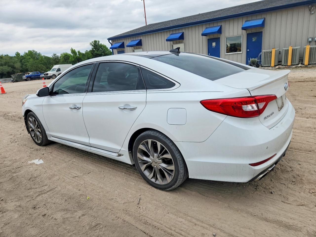 2016 Hyundai Sonata Limited 2.0T - Фото 2