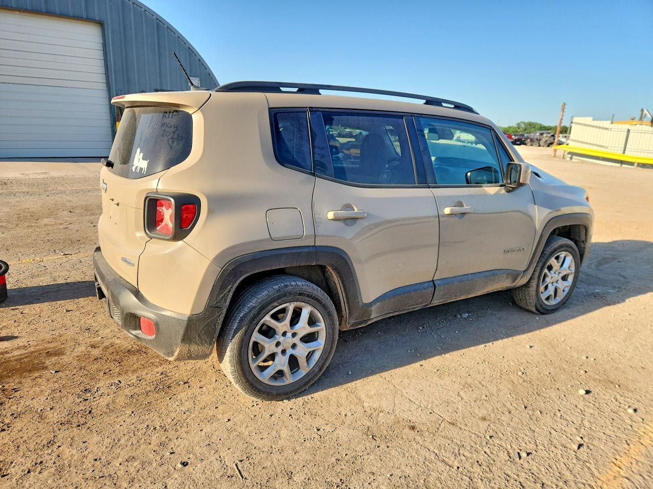 2015 Jeep Renegade Latitude - Image 3