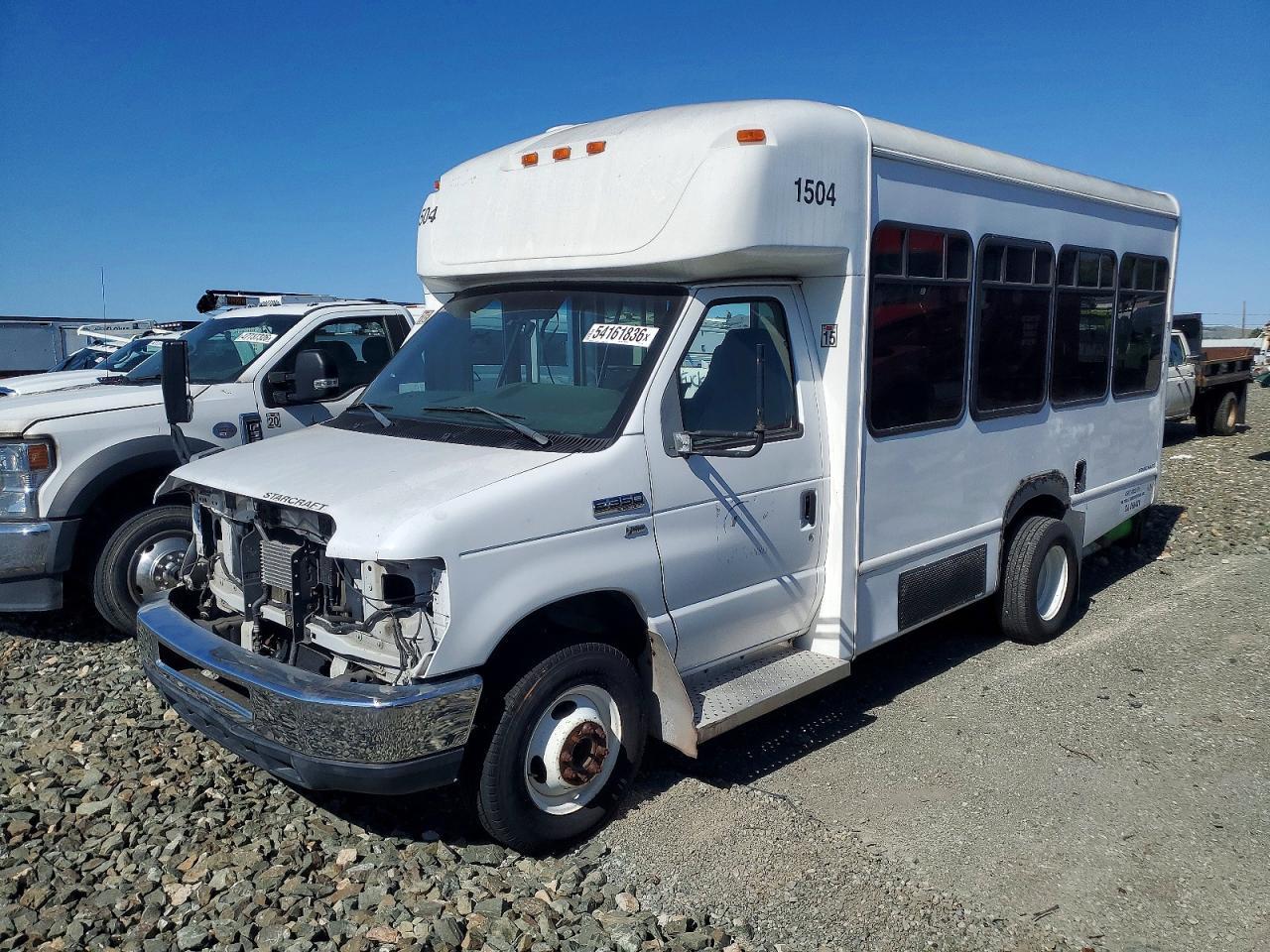 2013 Ford Econoline E350 Super Duty Cutaway Van - Фото 2