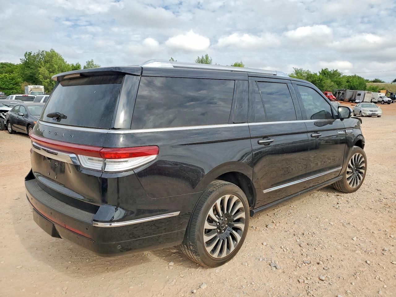 2022 Lincoln Navigator L Black Label - Image 3