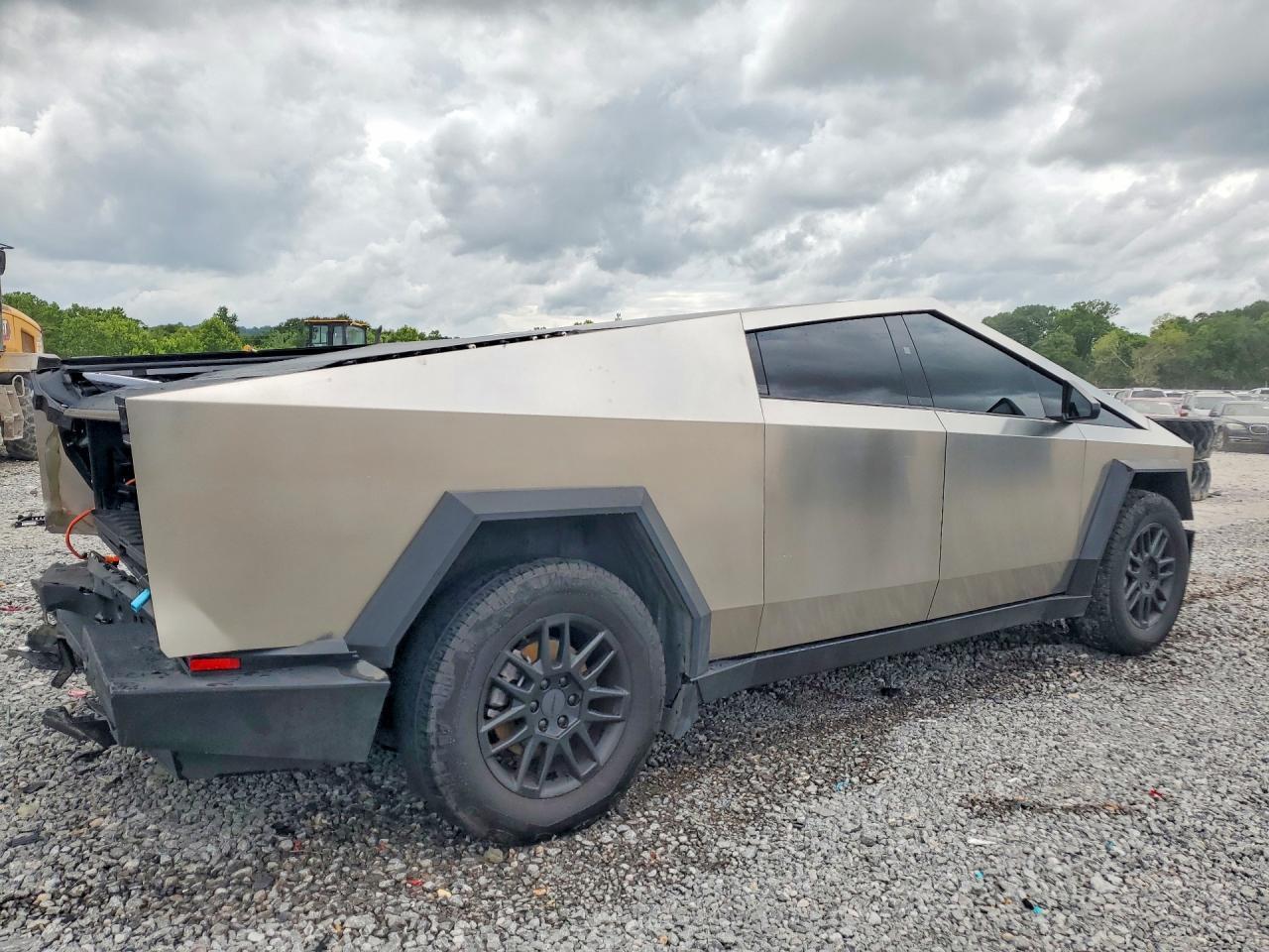 2025 Tesla Cybertruck - Фото 3