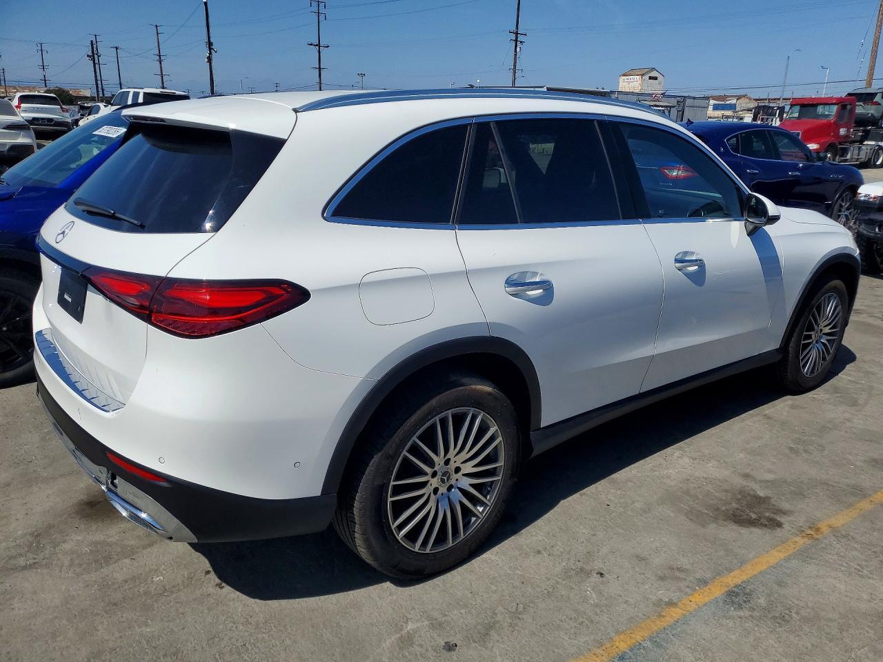 2025 Mercedes-Benz Glc 300 - Фото 3