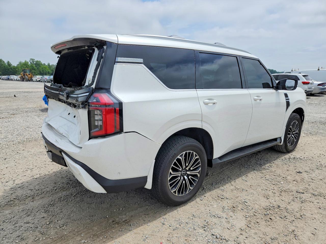 2025 Nissan Armada Sl - Image 3