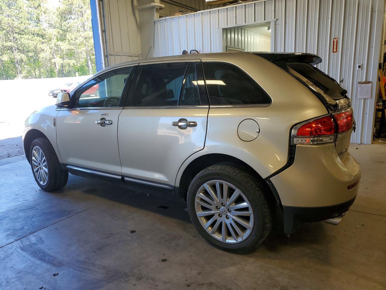 2011 Lincoln Mkx - Image 2