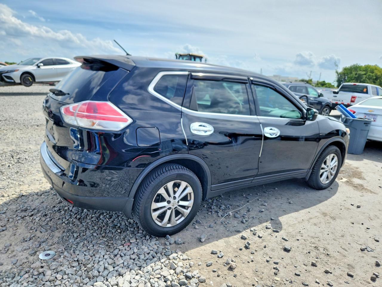 2015 Nissan Rogue S - Фото 3