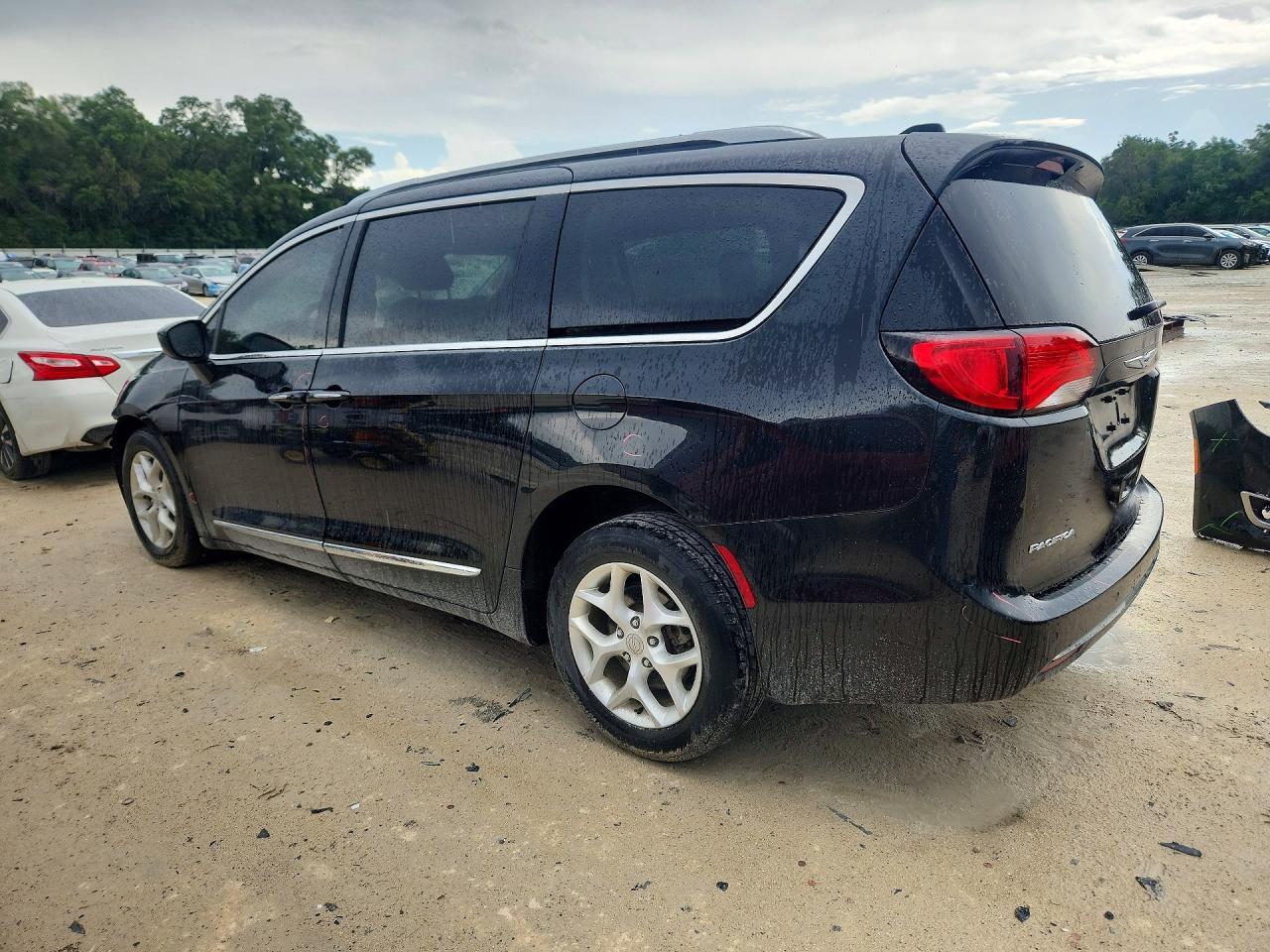 2017 Chrysler Pacifica Touring L Plus - Image 2