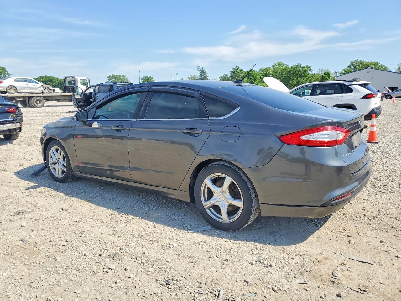 2015 Ford Fusion Se - Фото 2