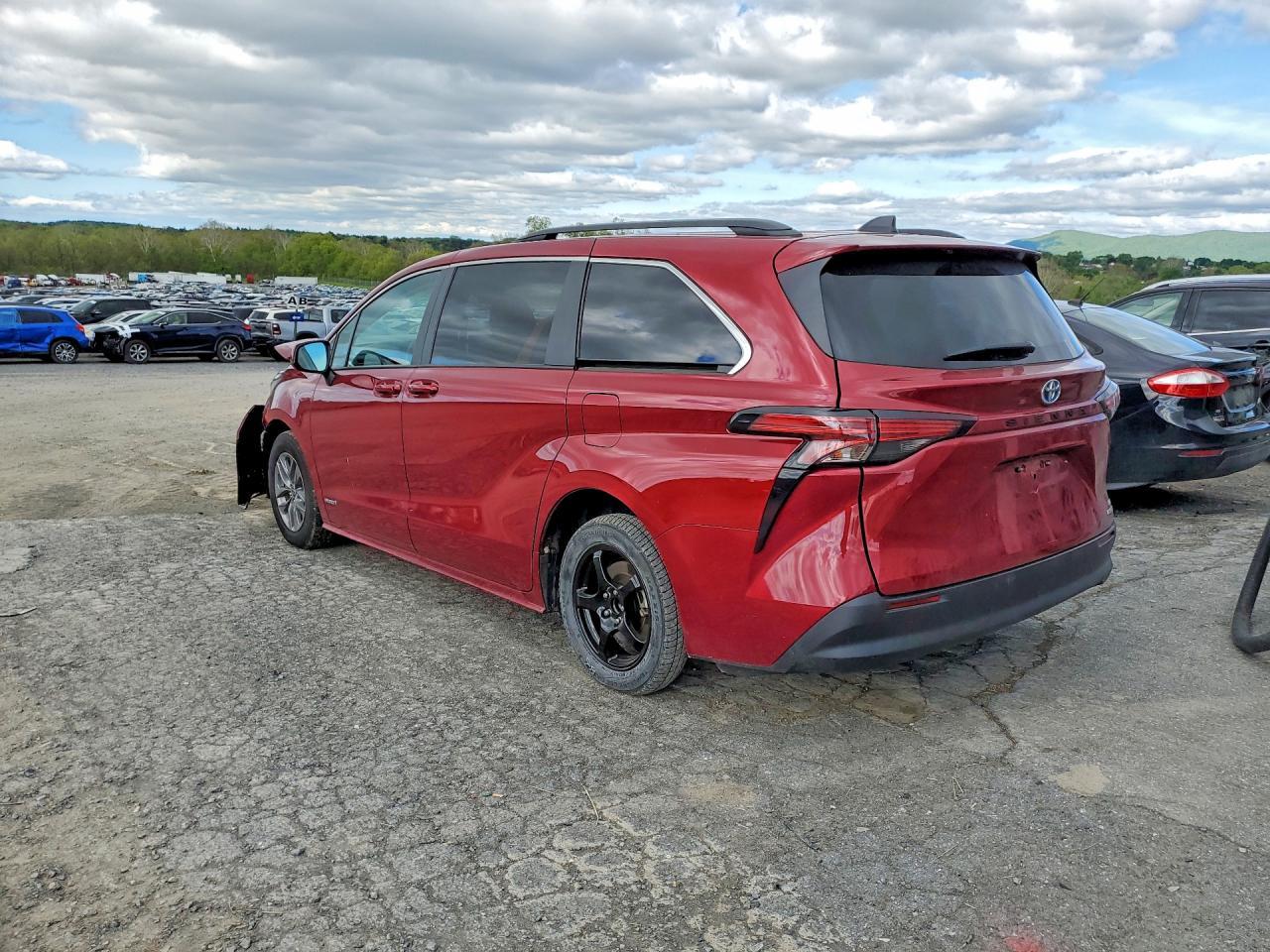 2021 Toyota Sienna Le - Фото 2