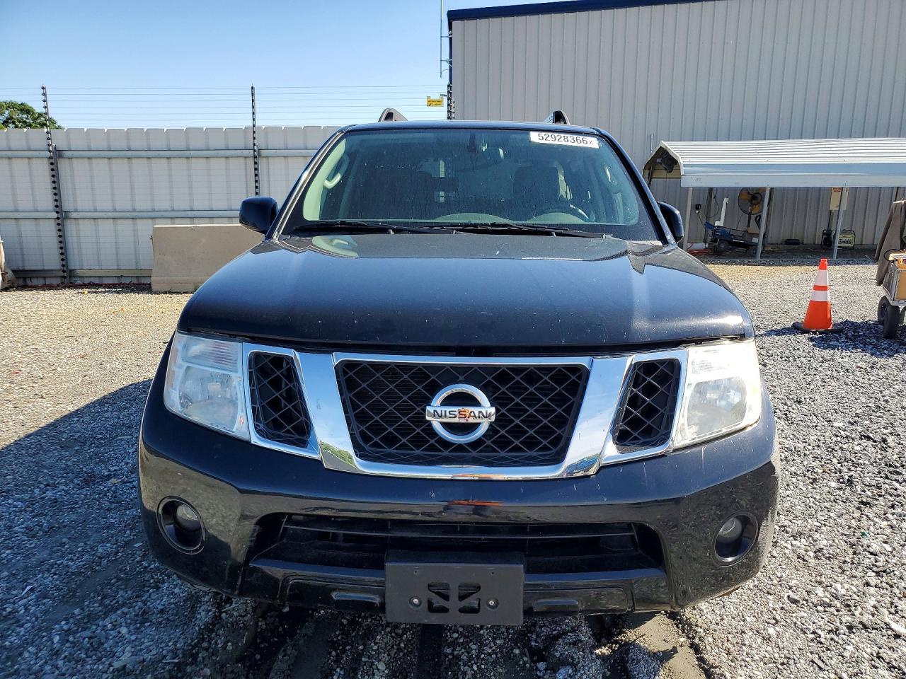 2012 Nissan Pathfinder S - Image 5