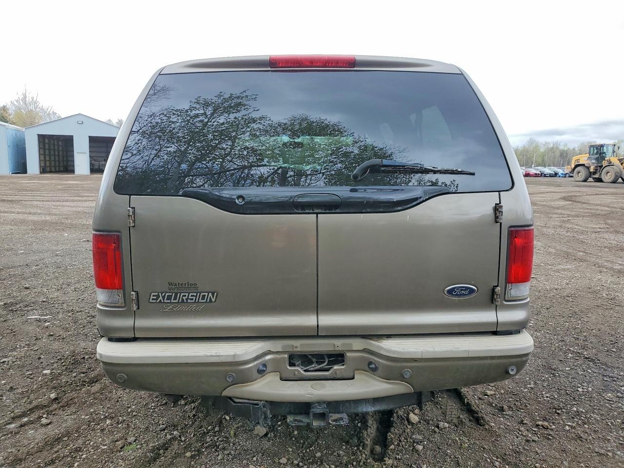 2003 Ford Excursion Limited - Image 6