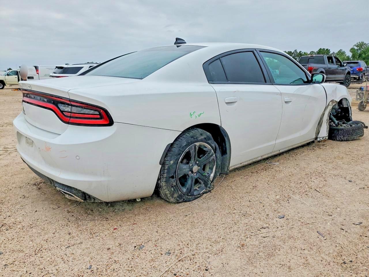 2022 Dodge Charger Sxt - Фото 3