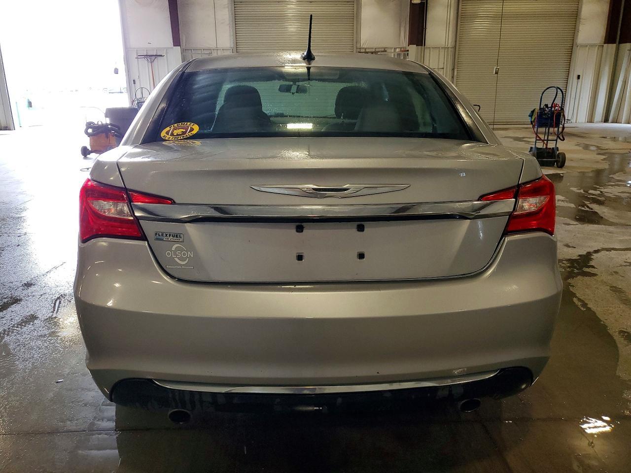 2013 Chrysler 200 Touring - Image 6