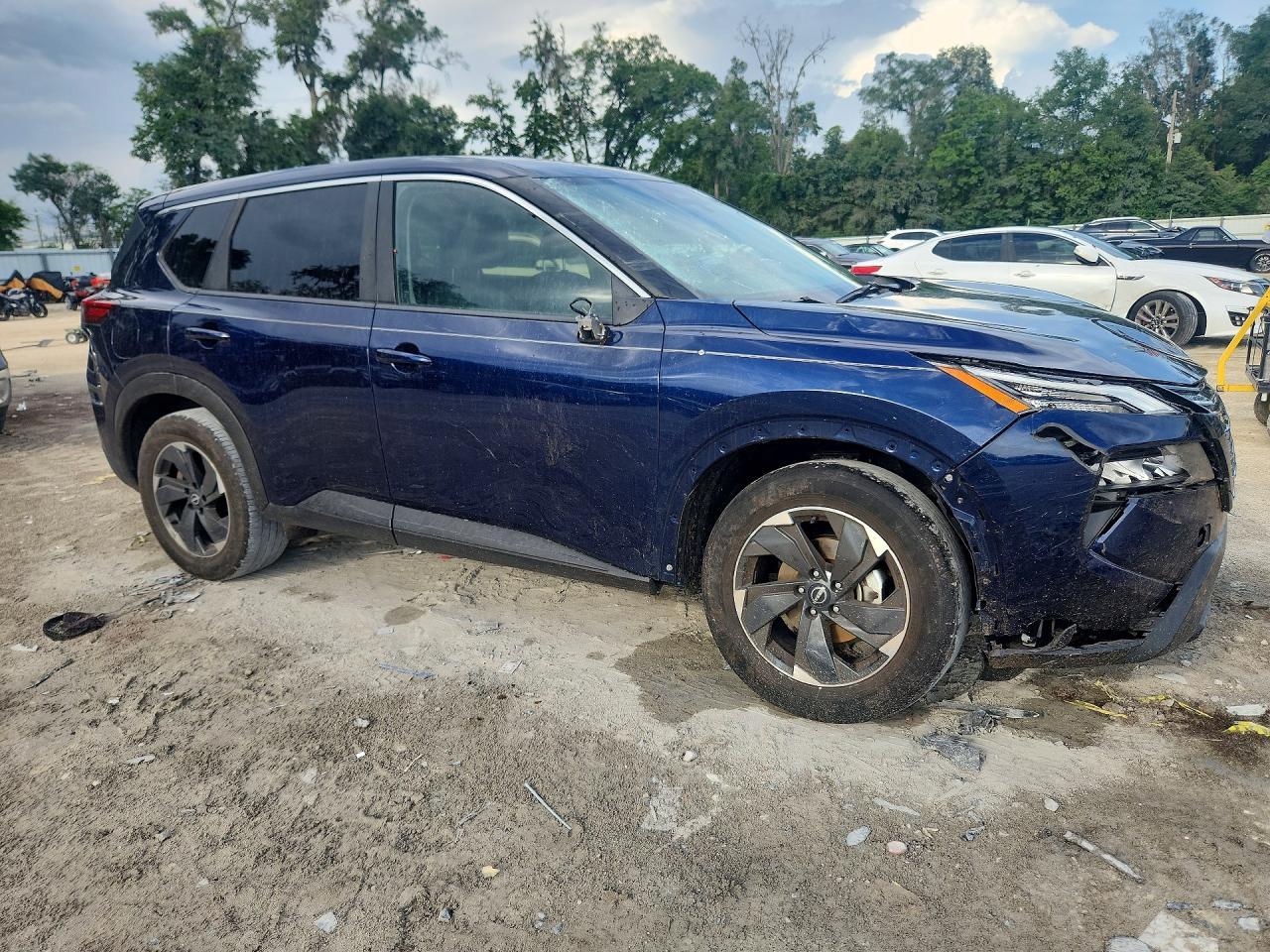 2025 Nissan Rogue Sv - Image 4
