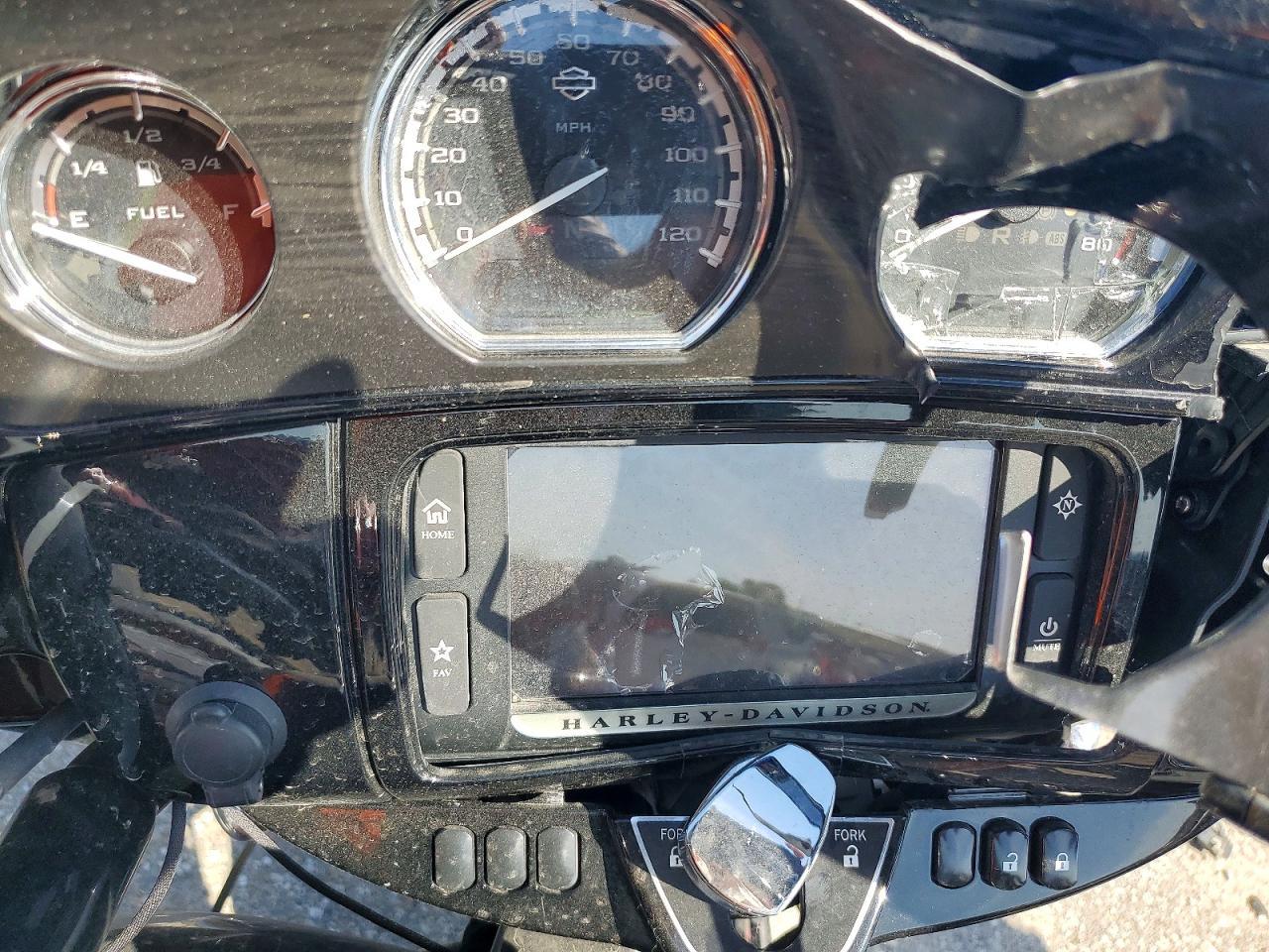2017 Harley-Davidson Flhxse Cvo Street Glide - Image 7