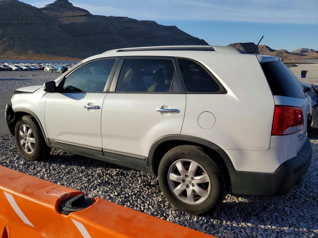 2013 Kia Sorento Lx - Image 2