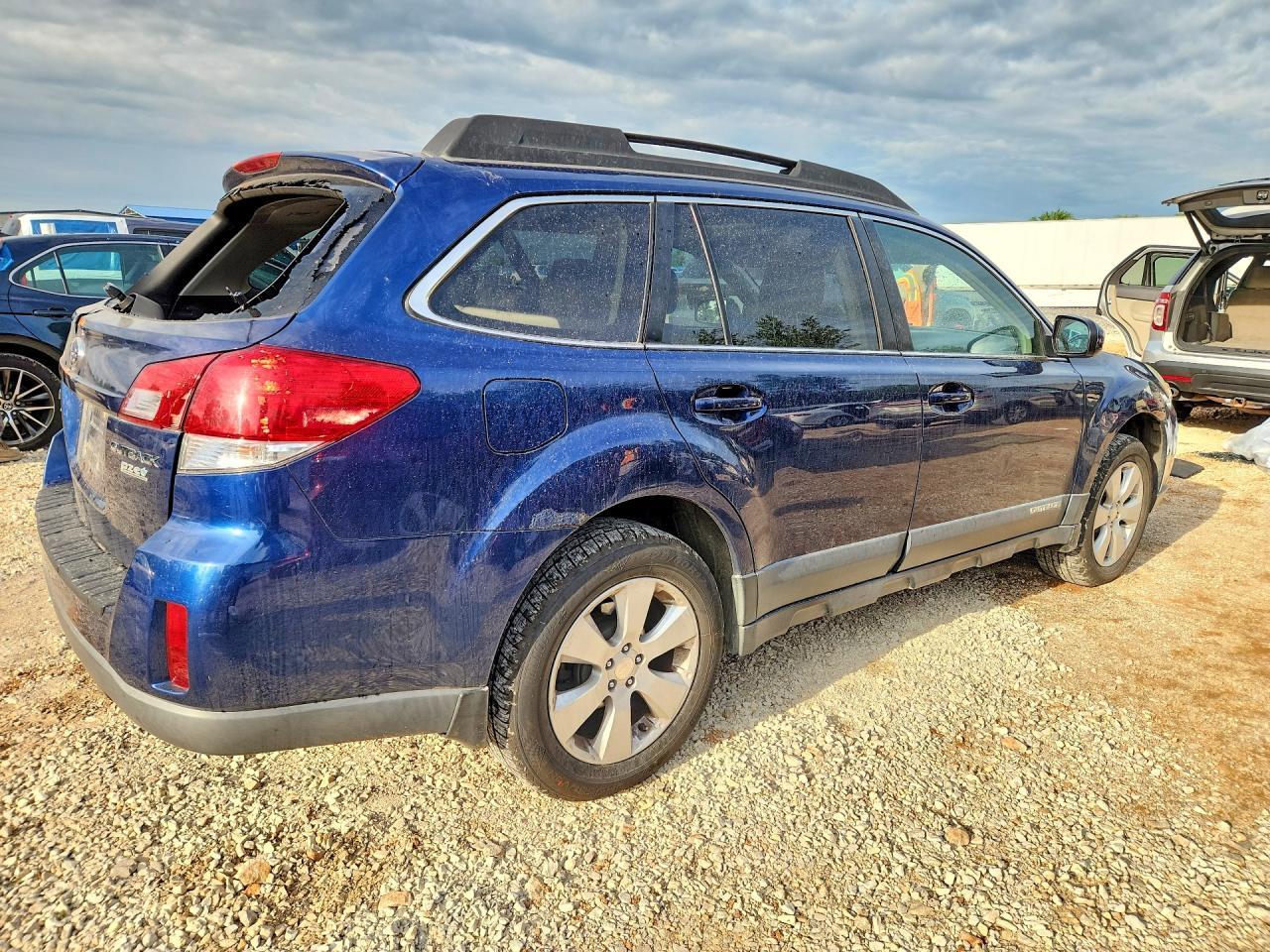 2010 Subaru Outback 2.5I Premium - Image 3