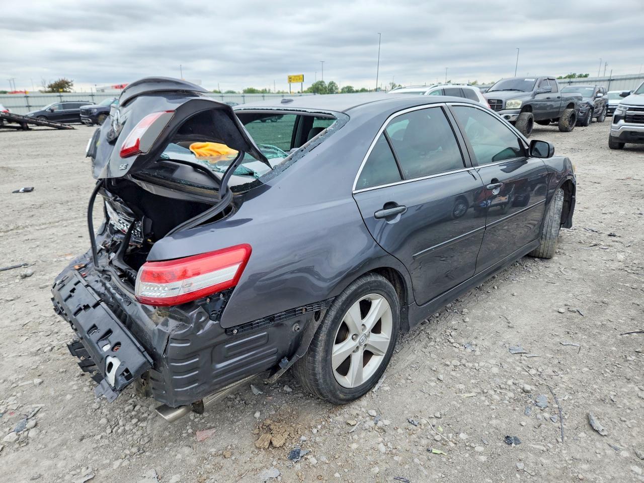 2011 Toyota Camry Se - Фото 3