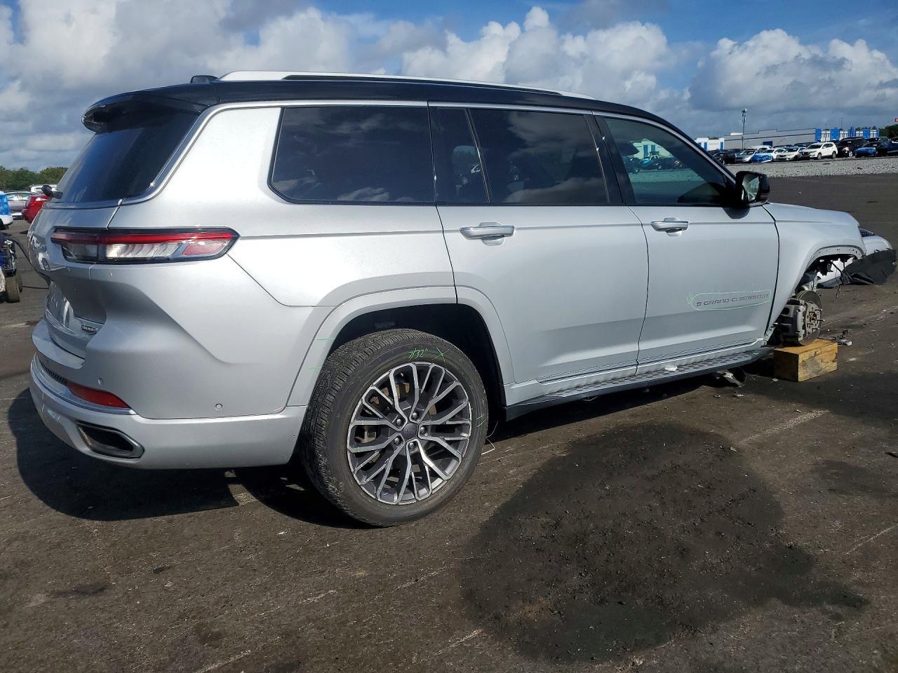 2022 Jeep Grand Cherokee L Summit - Фото 3