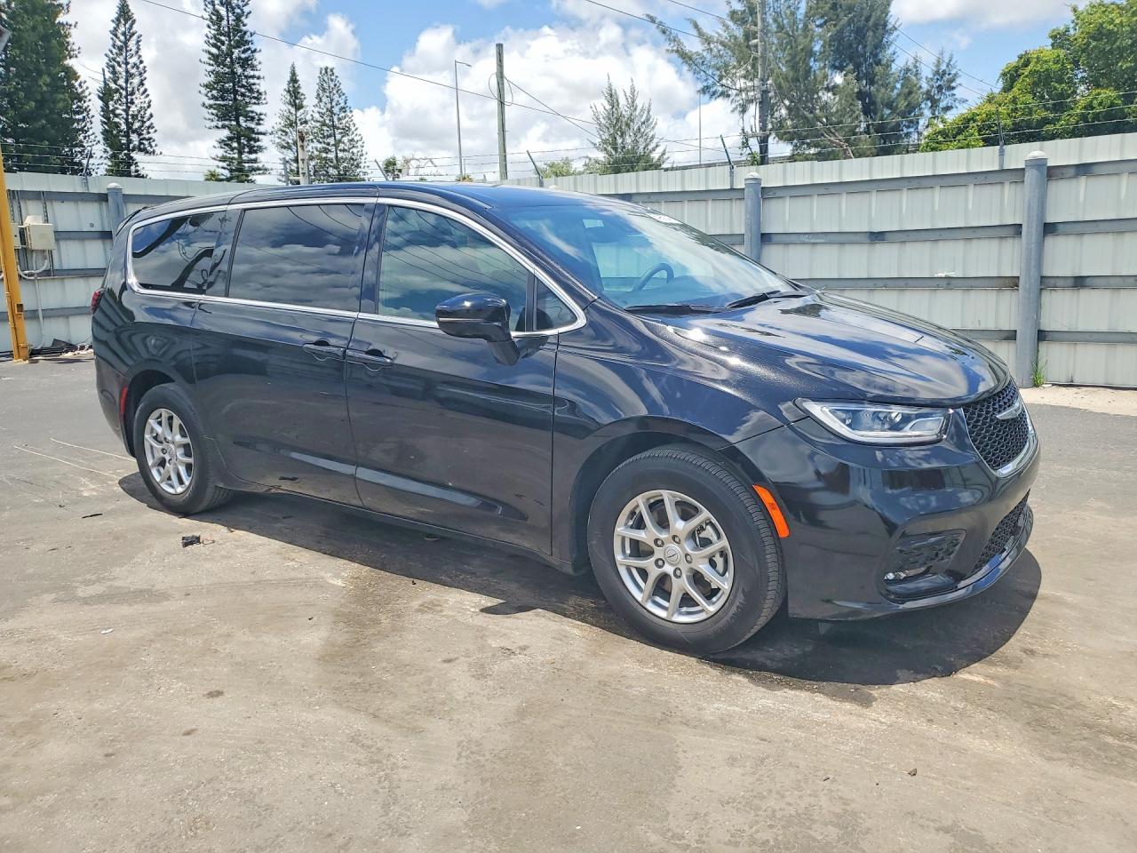 2025 Chrysler Pacifica Select - Фото 4