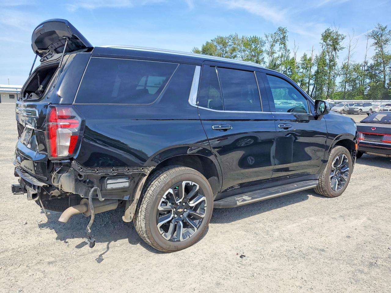 2023 Chevrolet Tahoe K1500 Premier - Фото 3