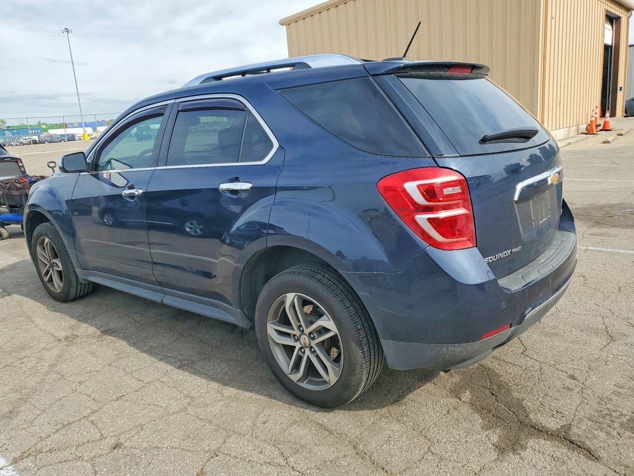 2017 Chevrolet Equinox Premier - Image 2