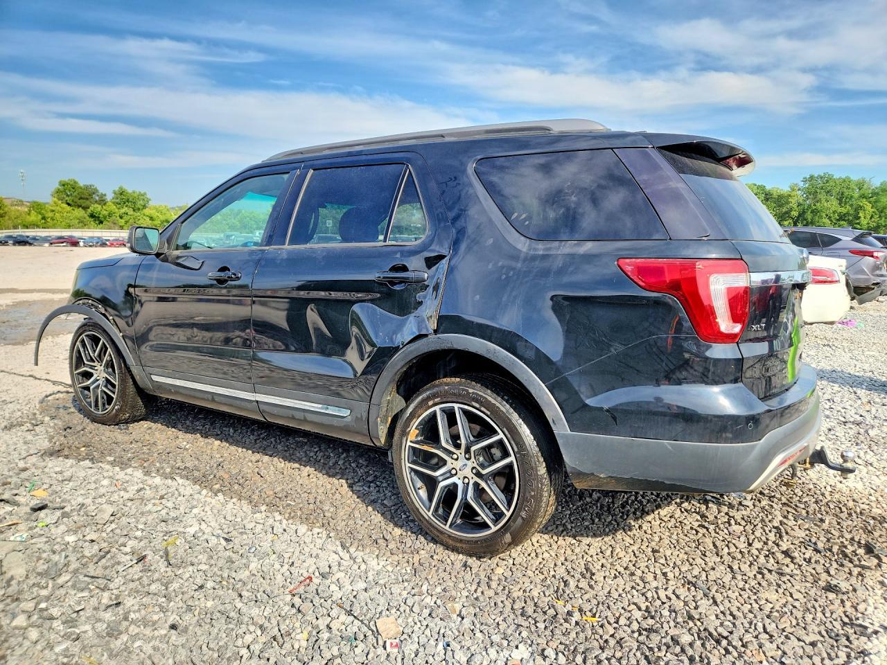 2016 Ford Explorer Xlt - Image 2